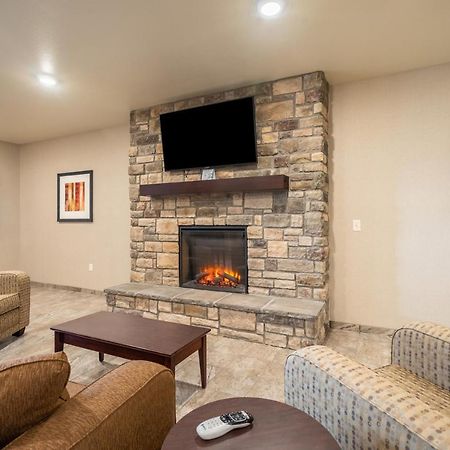 Cobblestone Hotel & Suites - Newport Luaran gambar