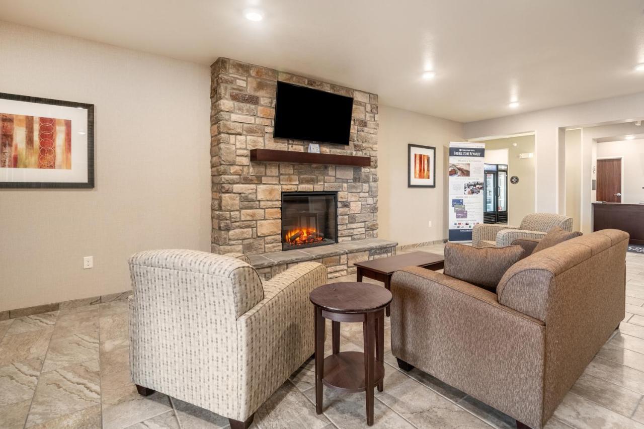 Cobblestone Hotel & Suites - Newport Luaran gambar