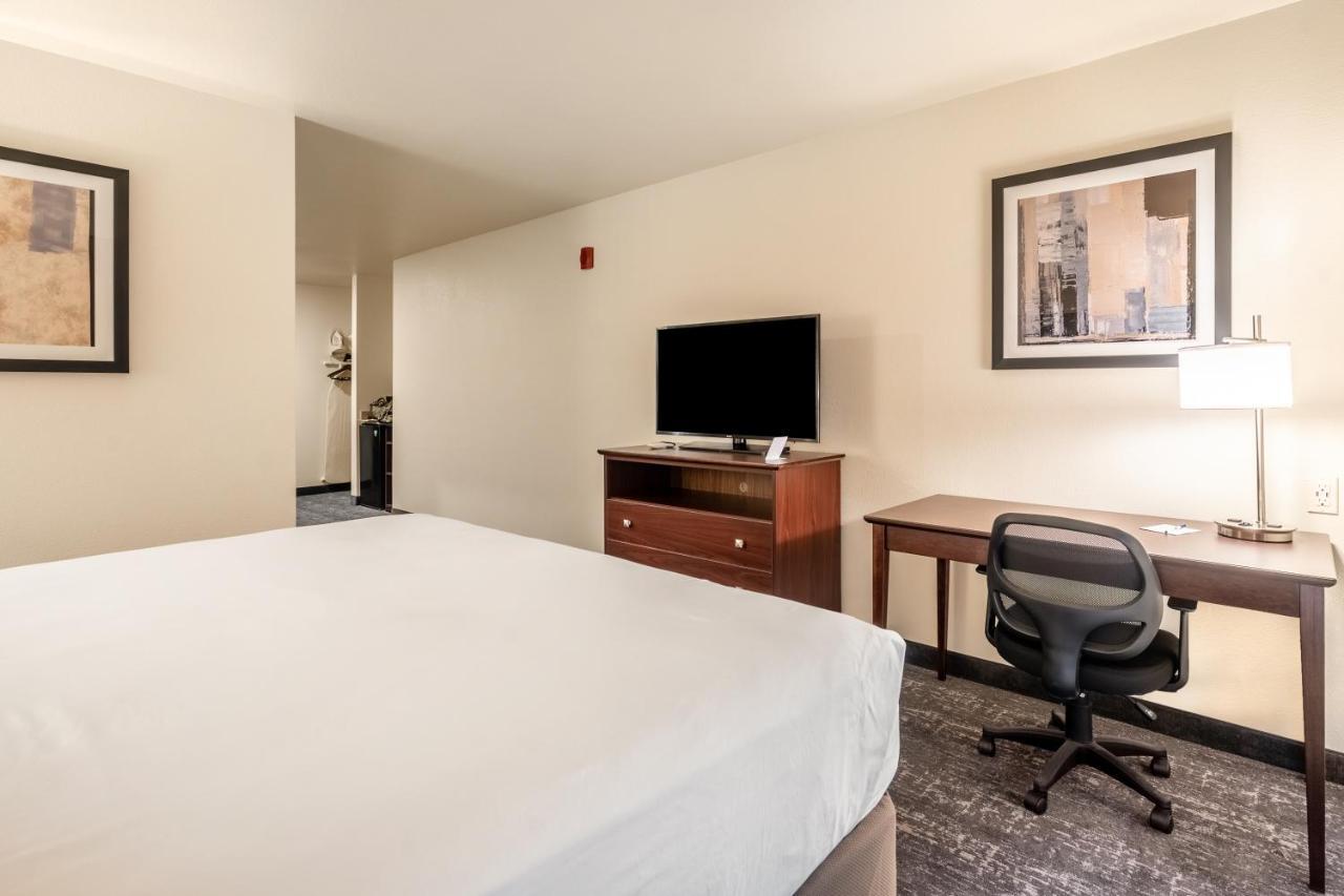 Cobblestone Hotel & Suites - Newport Luaran gambar