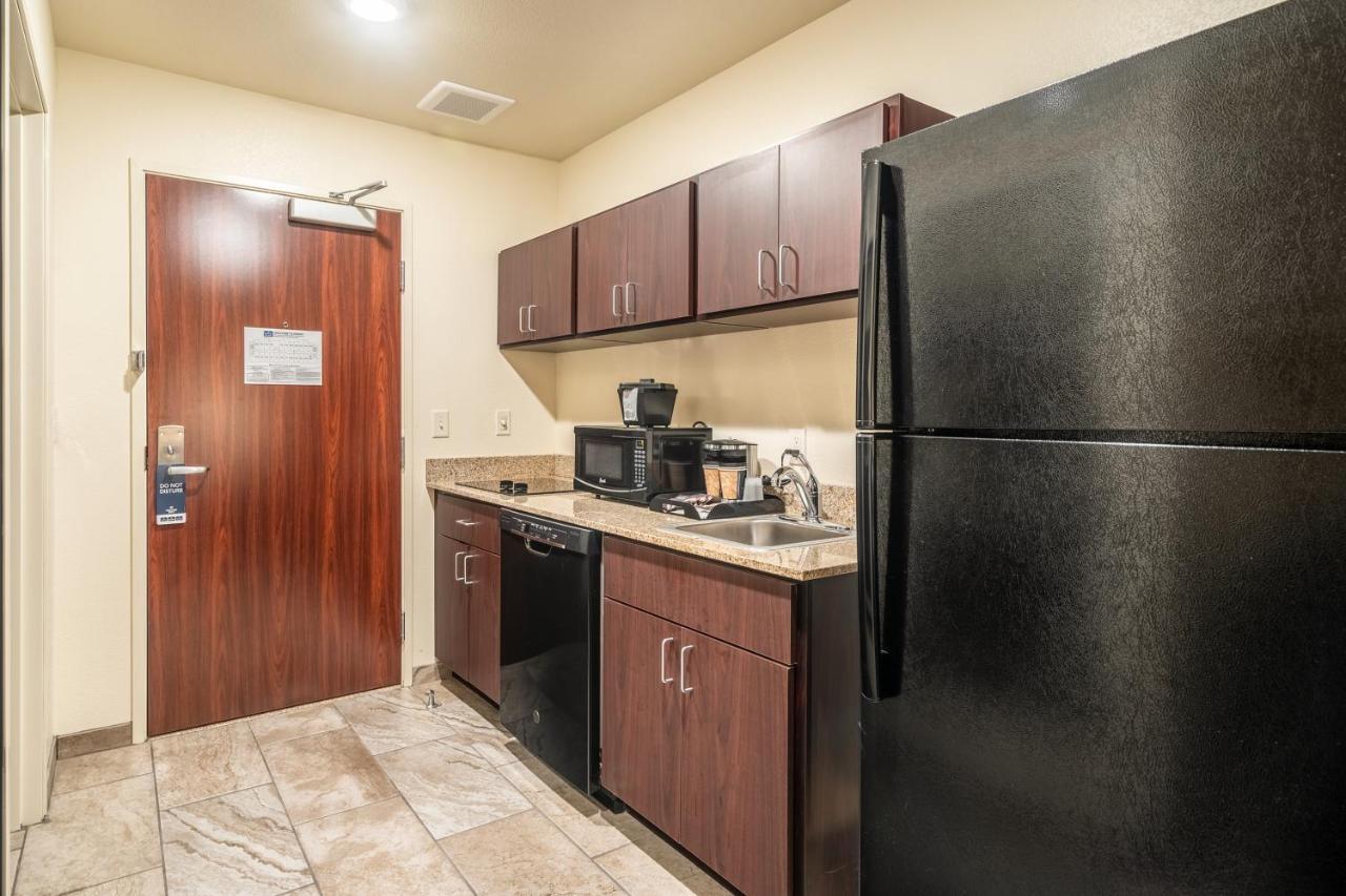 Cobblestone Hotel & Suites - Newport Luaran gambar