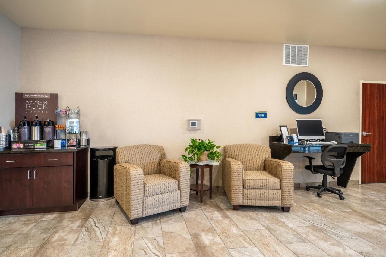 Cobblestone Hotel & Suites - Newport Luaran gambar