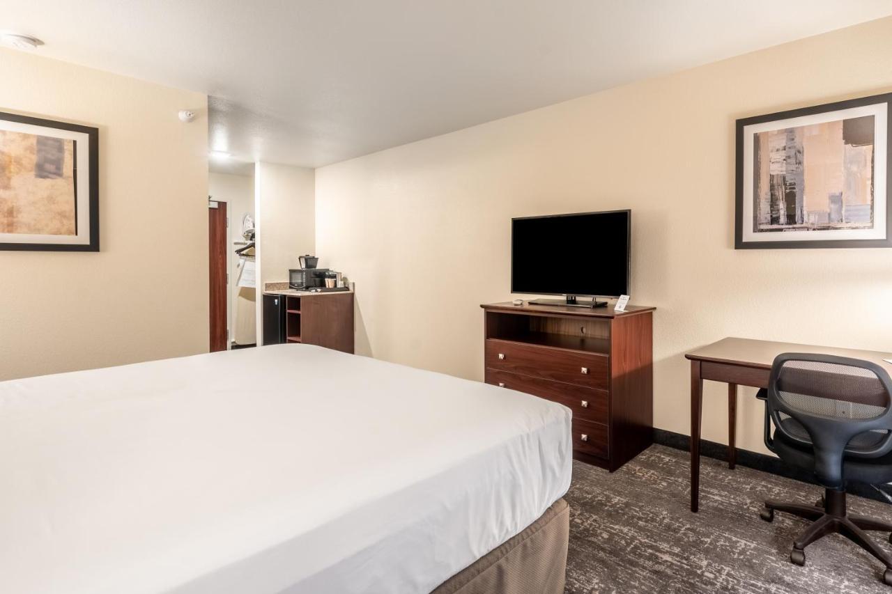Cobblestone Hotel & Suites - Newport Luaran gambar