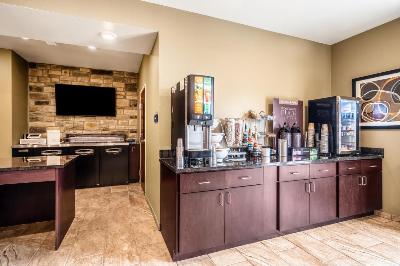 Cobblestone Hotel & Suites - Newport Luaran gambar
